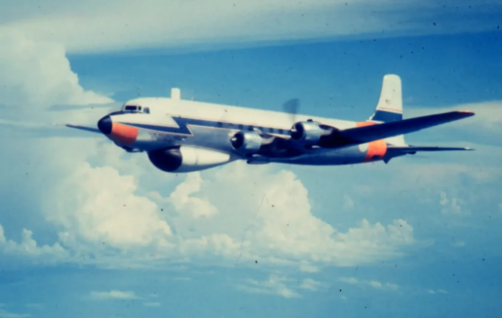 Weather Bureau DC-6 N6539C in flight, August 21st, 1963