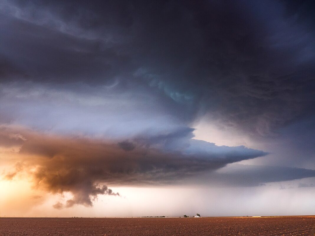 Murus Cloud (Wall Cloud)