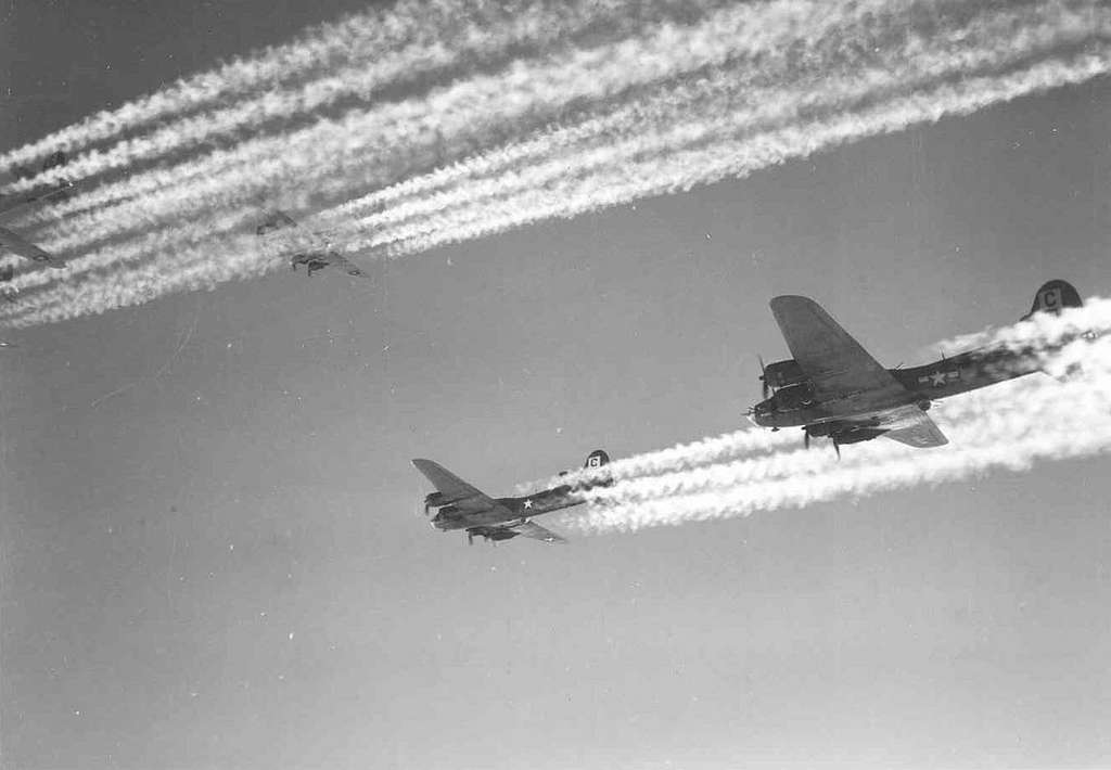 Contrails from WW2