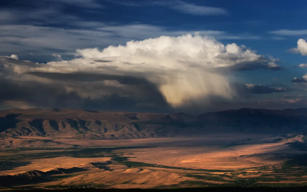 Virga can form anywhere, but it's particularly common in deserts and at high altitudes.
